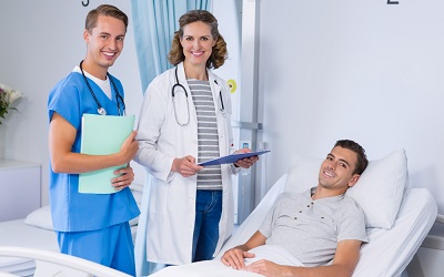 Находится под круглосуточным врачебным наблюдением – Квинмед